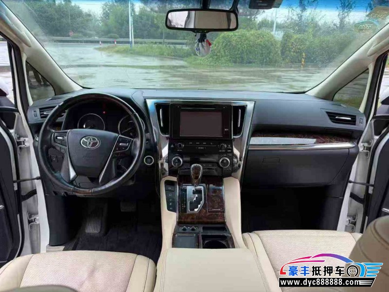 18年丰田埃尔法轿车抵押车出售