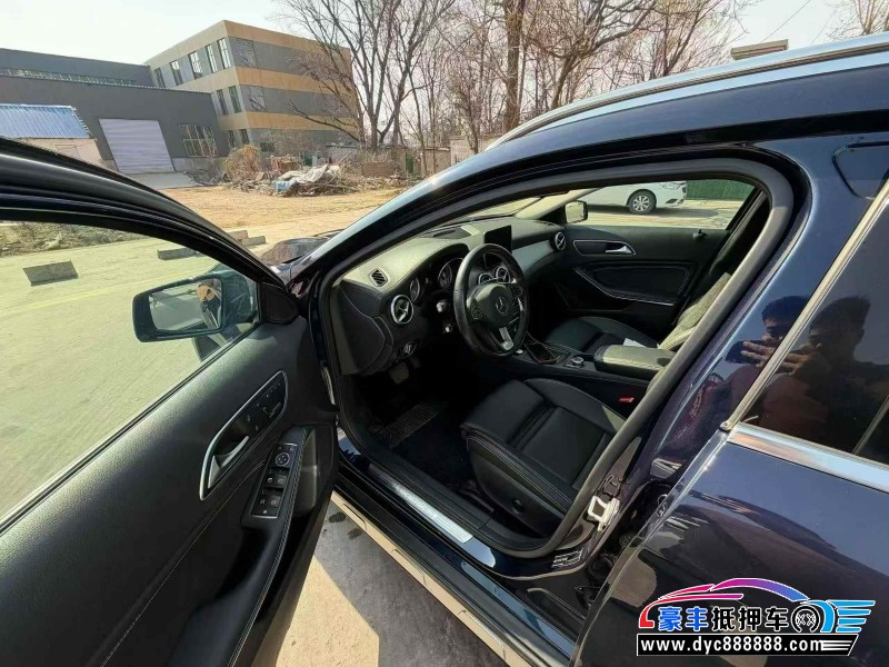 17年奔驰GLA轿车抵押车出售