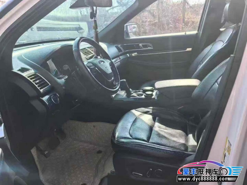 18年福特探险者轿车抵押车出售