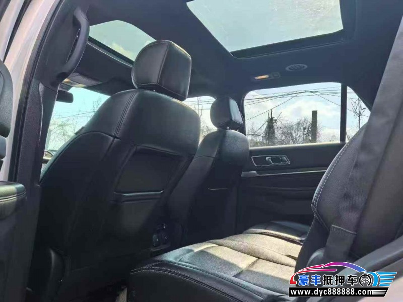 18年福特探险者轿车抵押车出售