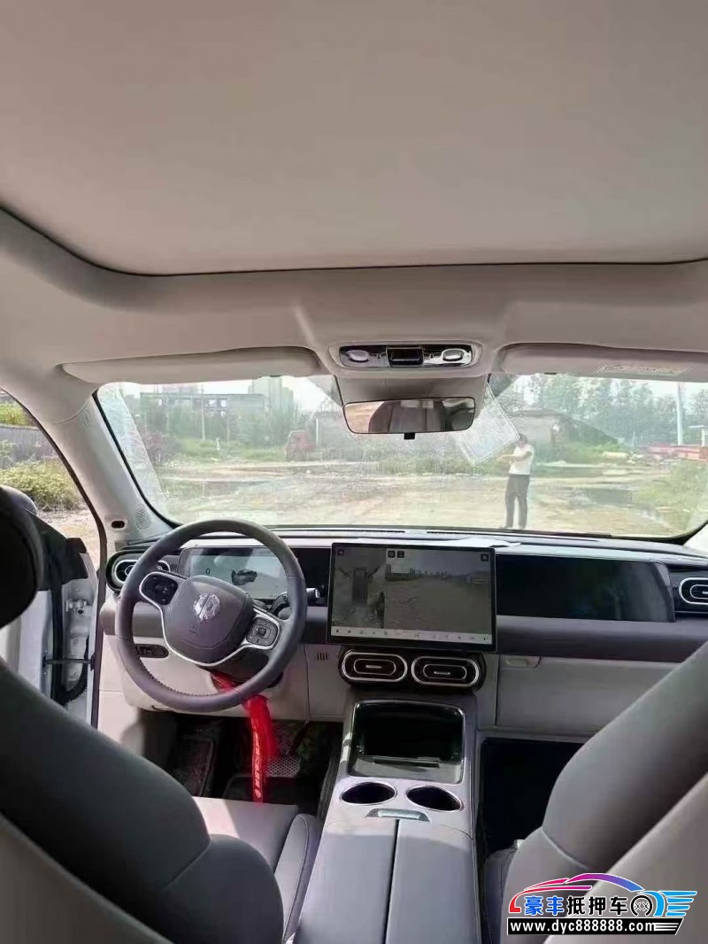 25年零跑C11轿车抵押车出售