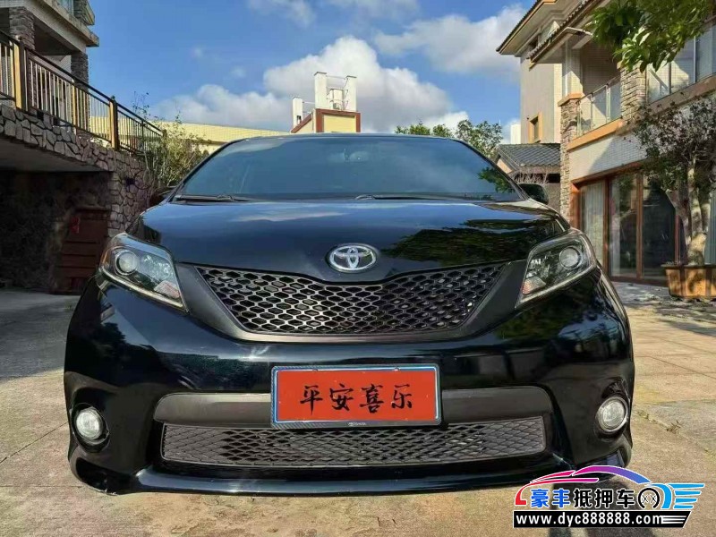 抵押车出售16年丰田塞纳轿车