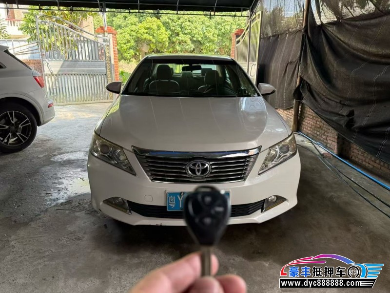 14年丰田凯美瑞轿车抵押车出售