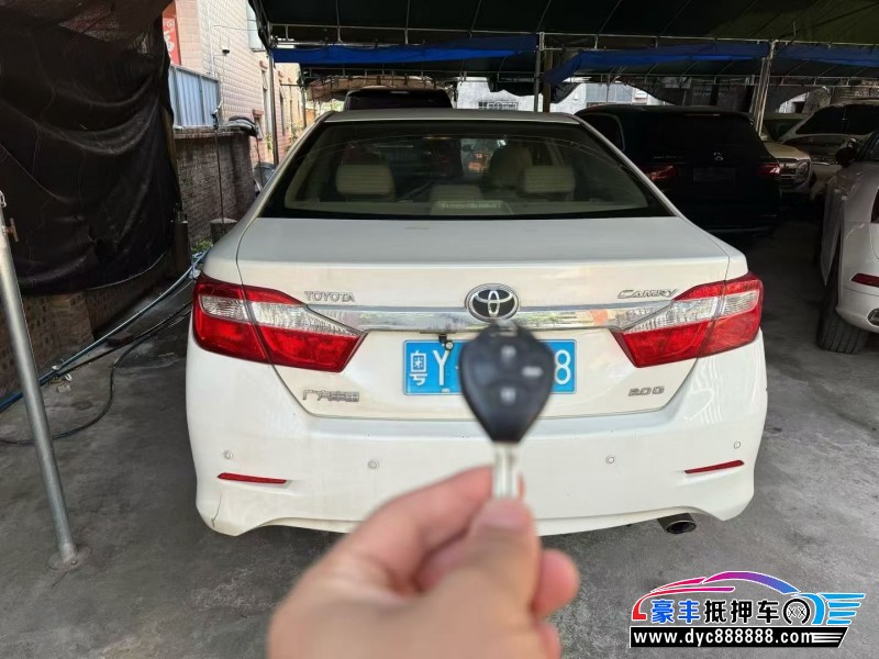 14年丰田凯美瑞轿车抵押车出售