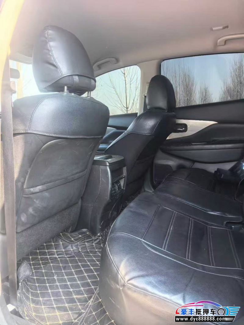 23年日产楼兰轿车抵押车出售