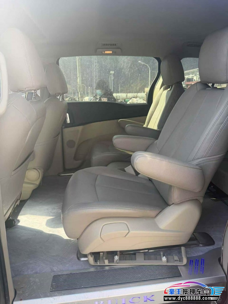 18年别克GL8轿车抵押车出售