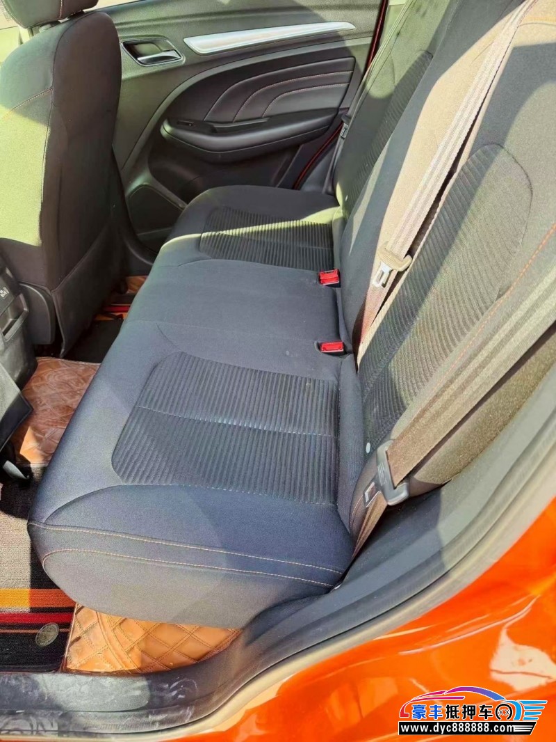 21年荣威RX3轿车抵押车出售