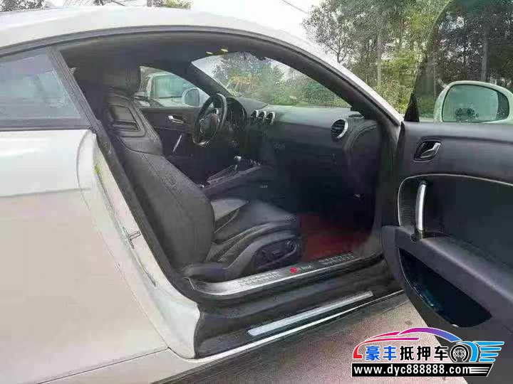 12年奥迪TT轿车抵押车出售