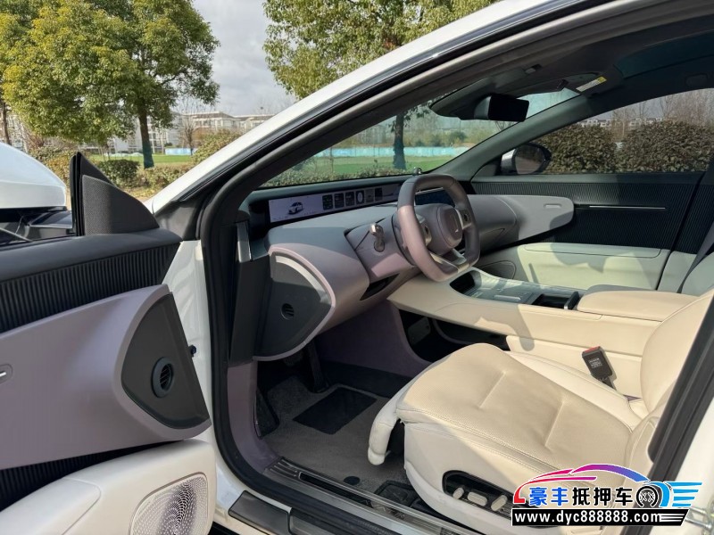 25年阿维塔12轿车抵押车出售