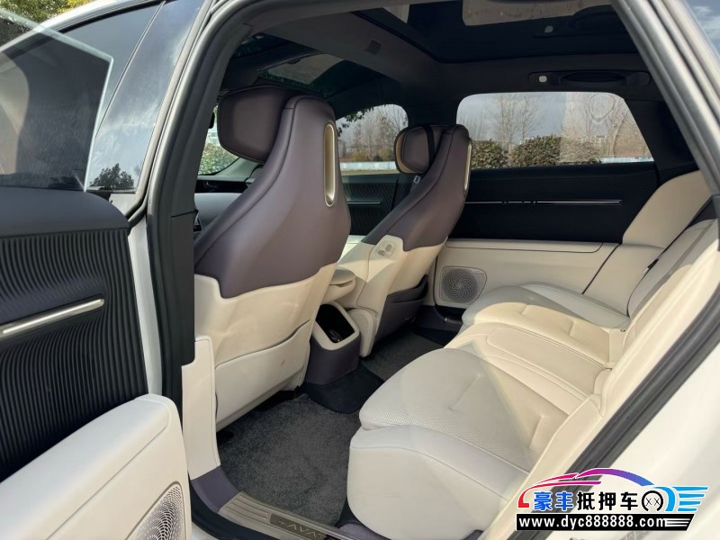 25年阿维塔12轿车抵押车出售