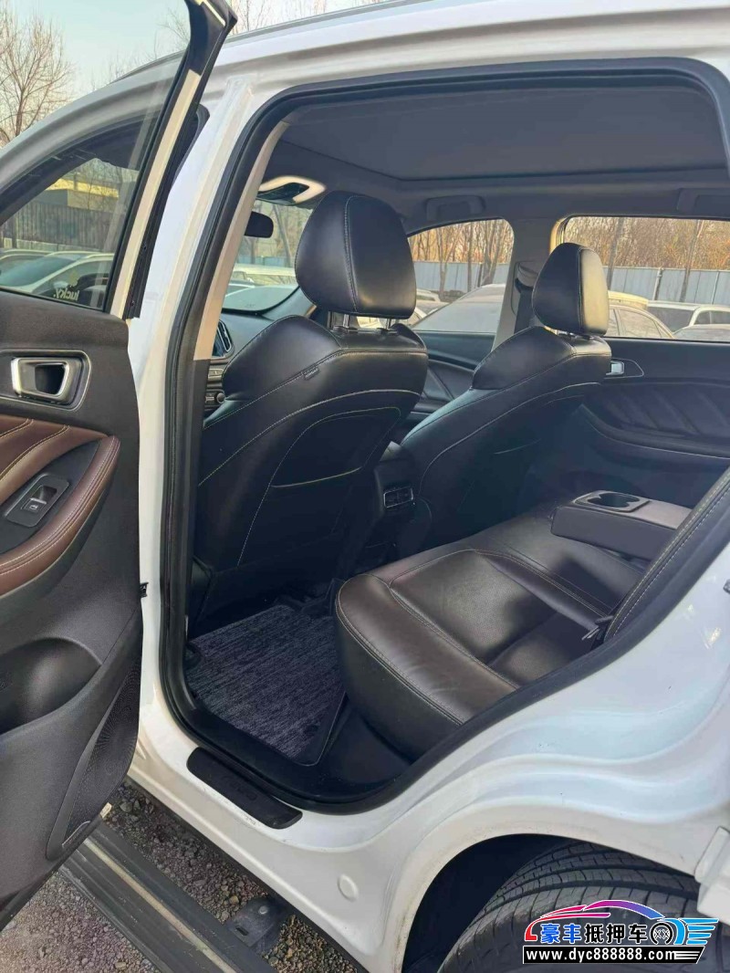 18年奇瑞瑞虎7轿车抵押车出售