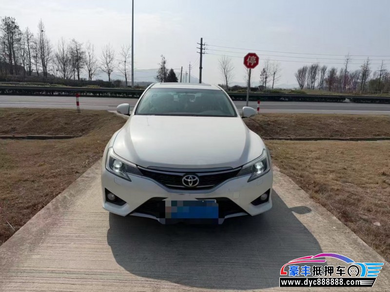 抵押车出售14年丰田锐志轿车