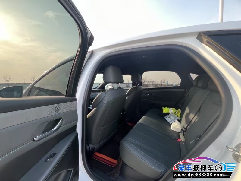 25年比亚迪秦轿车抵押车出售