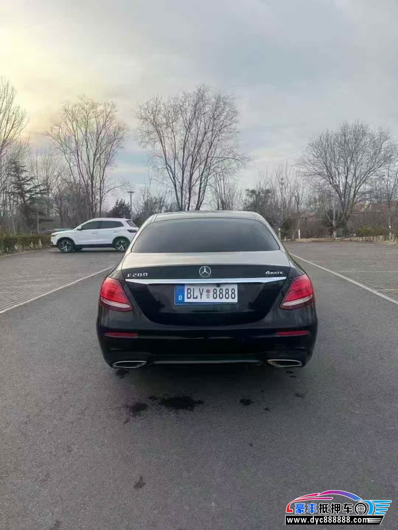 17年奔驰E轿车抵押车出售