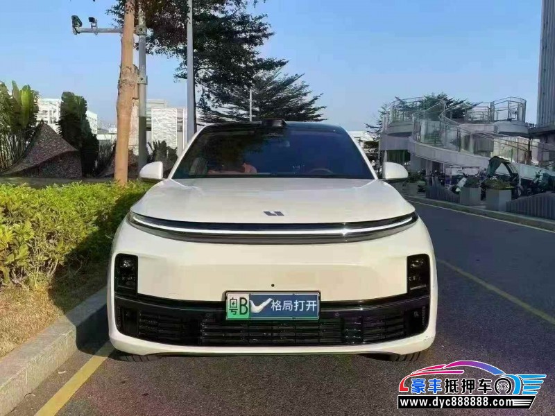 抵押车出售25年理想L7轿车