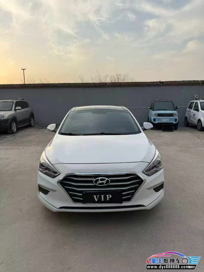 抵押车出售18年现代名图轿车