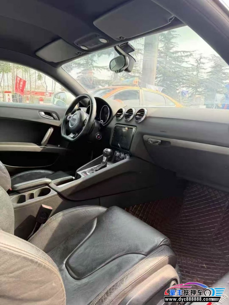 12年奥迪TT轿车抵押车出售