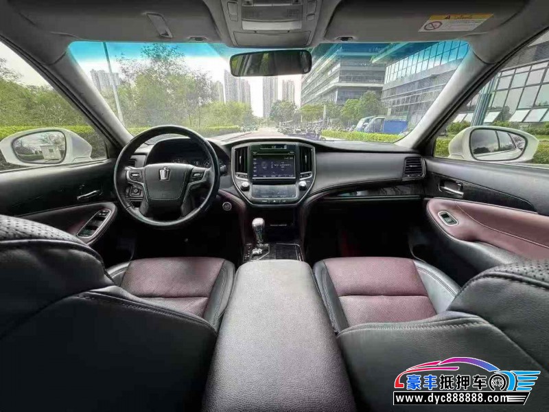 18年丰田皇冠轿车抵押车出售