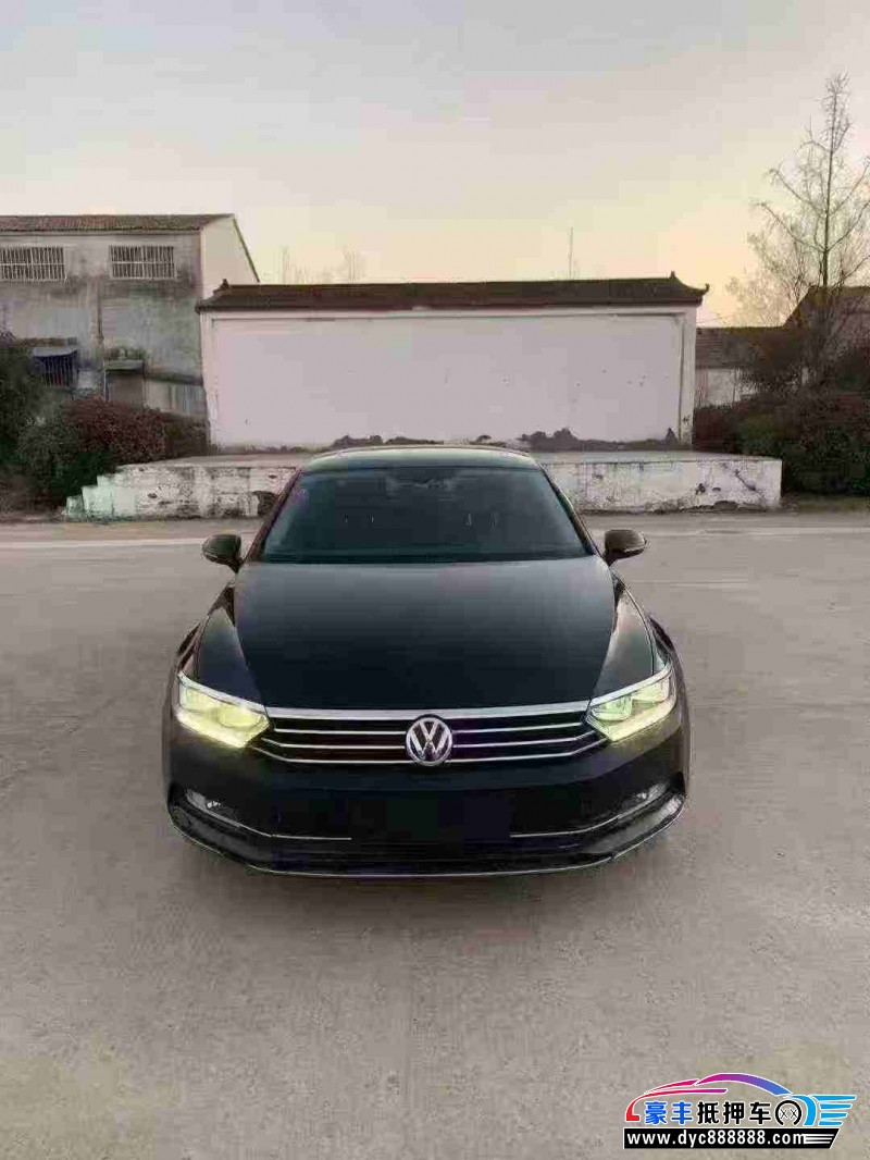 抵押车出售17年大众迈腾轿车