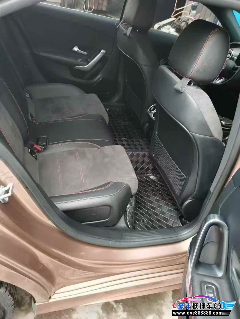 23年奔驰A轿车抵押车出售