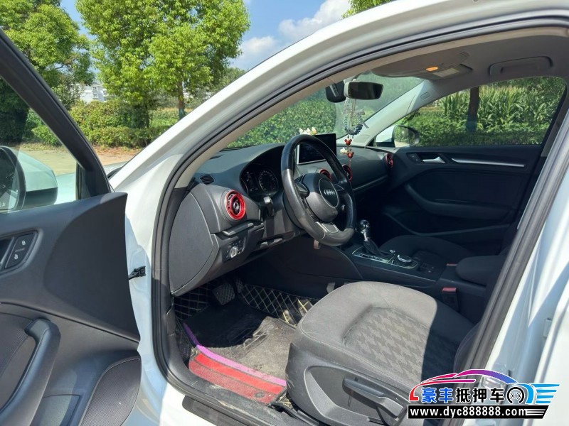 17年奥迪A3轿车抵押车出售