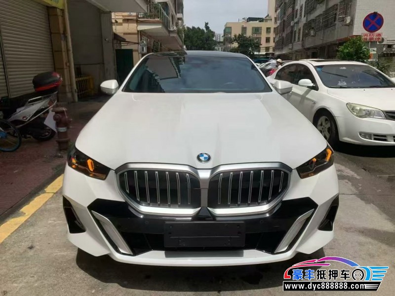 25年宝马5系轿车抵押车出售