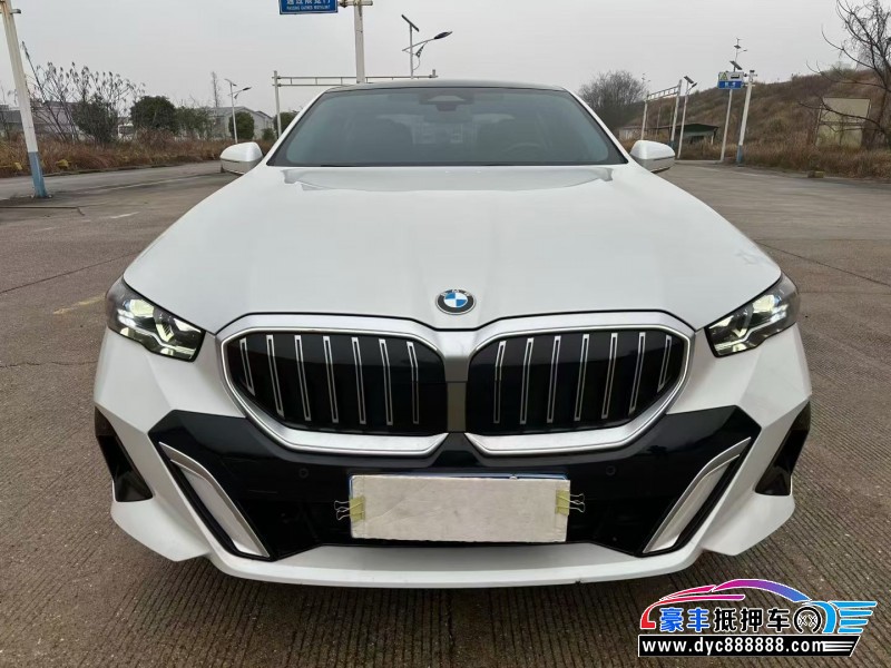 抵押车出售24年宝马5系轿车