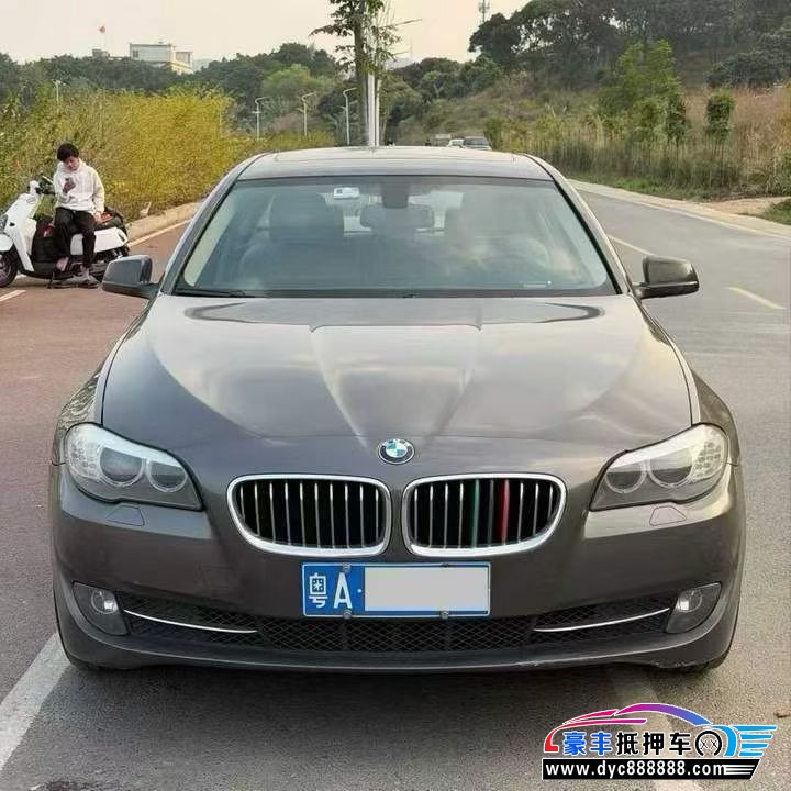 抵押车出售13年宝马5系轿车