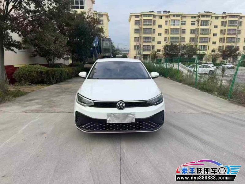 抵押车出售24年大众朗逸轿车
