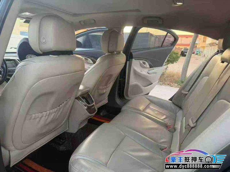 15年别克君越轿车抵押车出售