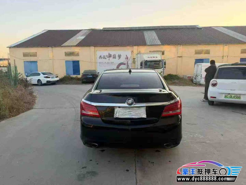 15年别克君越轿车抵押车出售