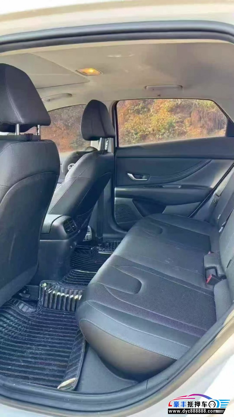 25年现代伊兰特轿车抵押车出售