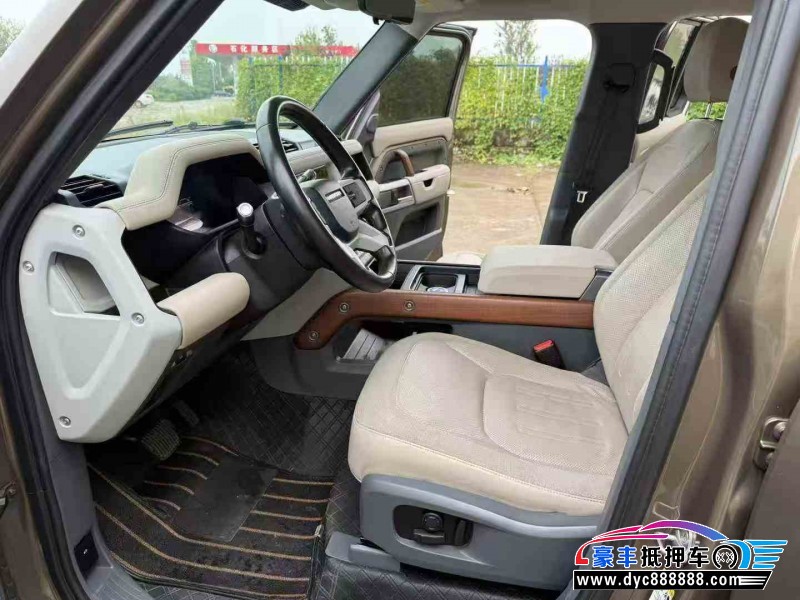 21年路虎卫士轿车抵押车出售