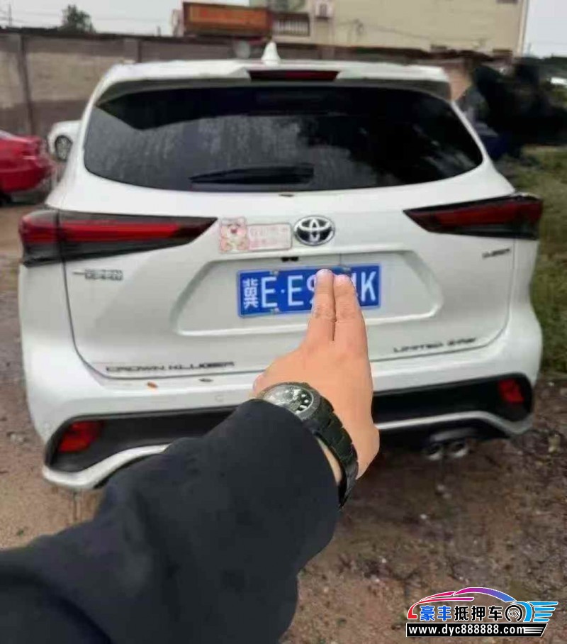 23年丰田皇冠陆放轿车抵押车出售