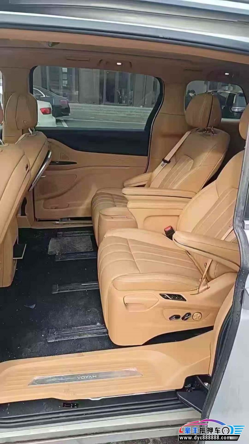 25年岚图梦想家轿车抵押车出售