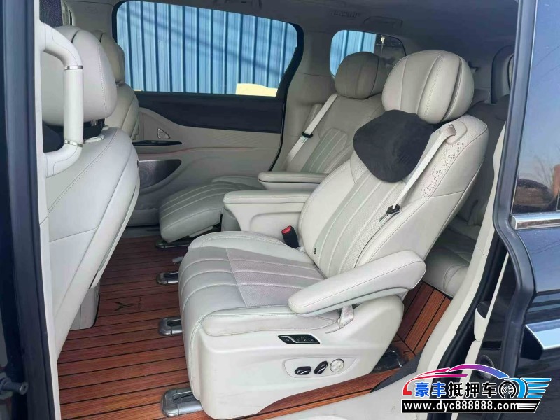 24年岚图梦想家轿车抵押车出售