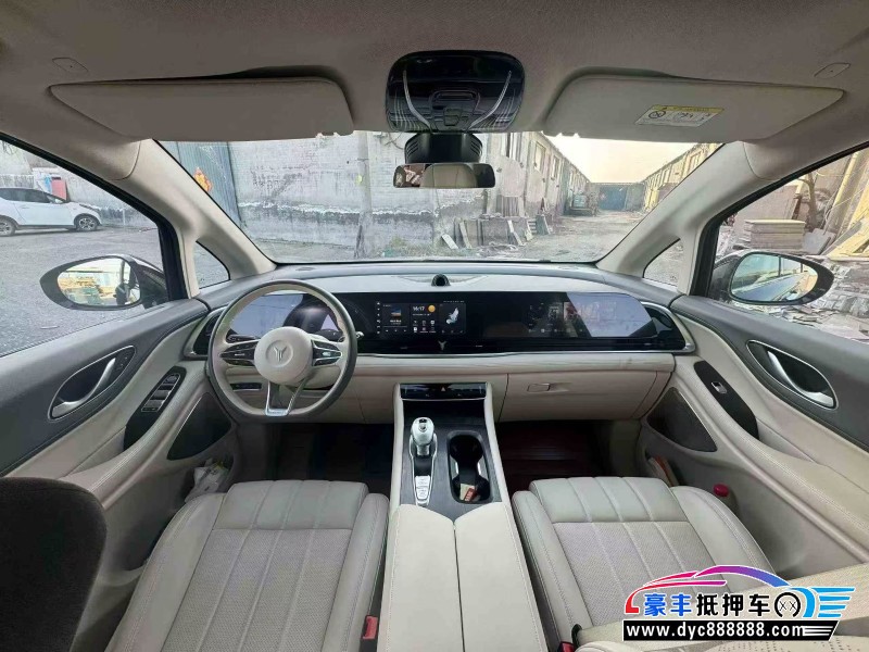 24年岚图梦想家轿车抵押车出售