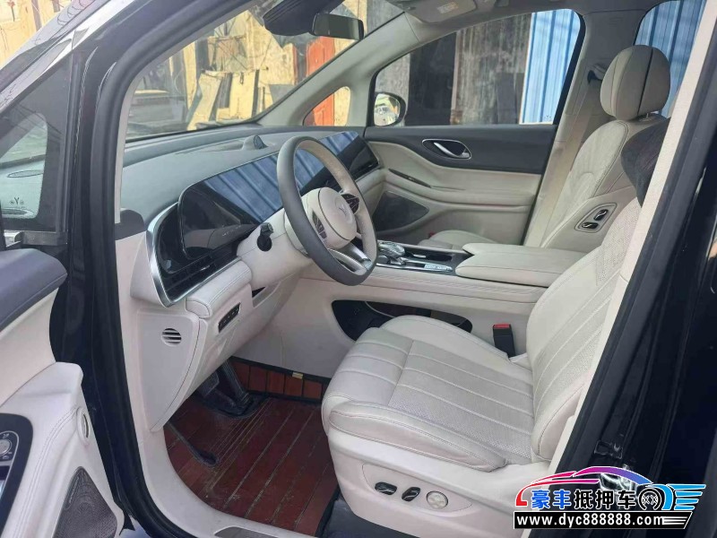 24年岚图梦想家轿车抵押车出售