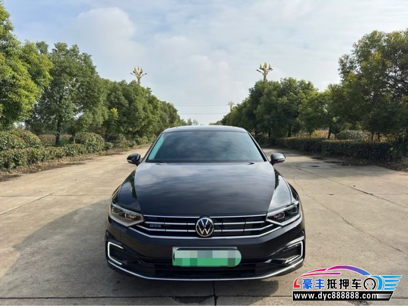 抵押车出售24年大众迈腾轿车