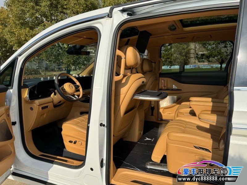 24年岚图梦想家轿车抵押车出售