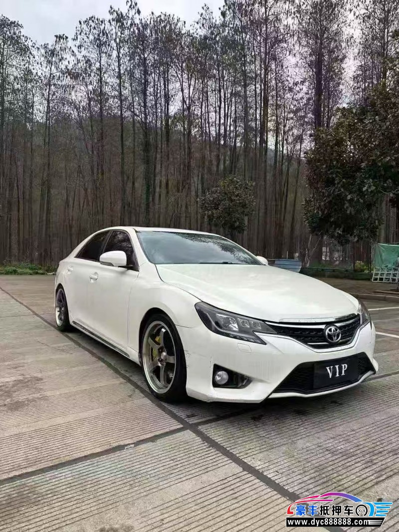 抵押车出售16年丰田锐志轿车