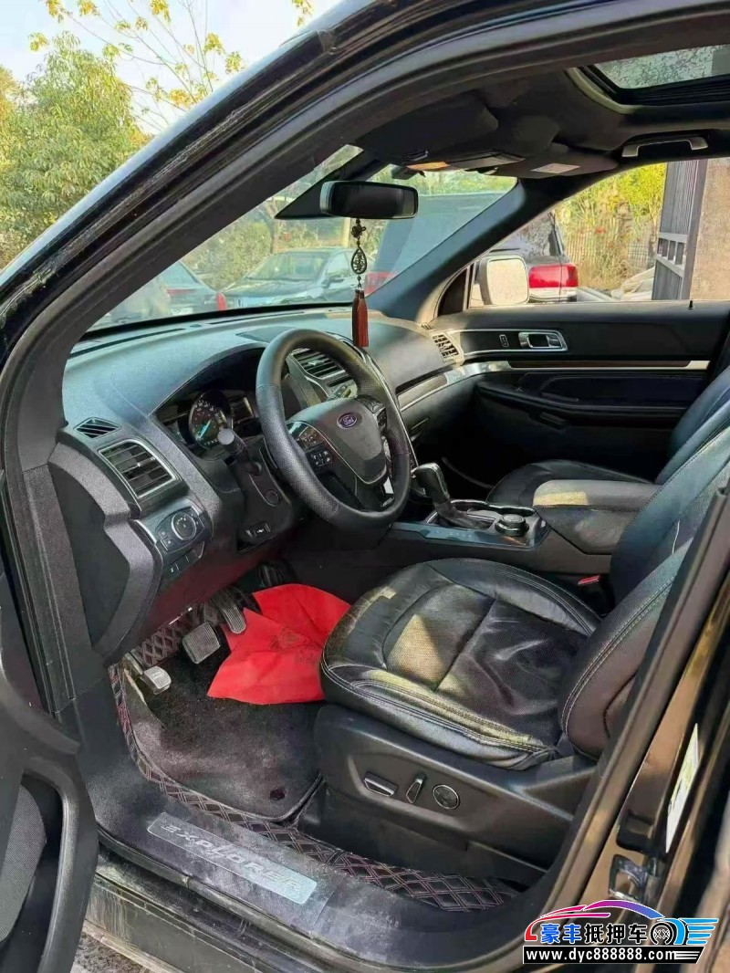 18年福特探险者轿车抵押车出售