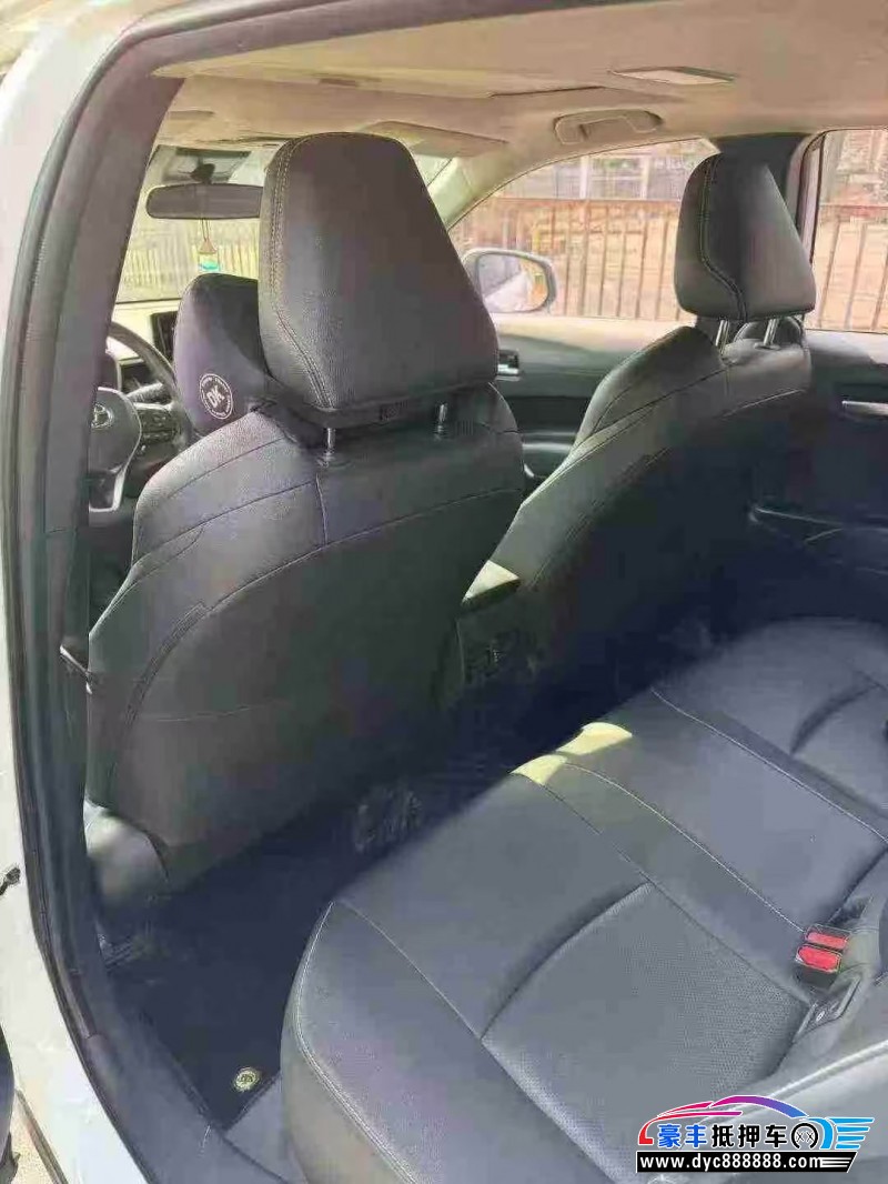 22年丰田锋兰达轿车抵押车出售