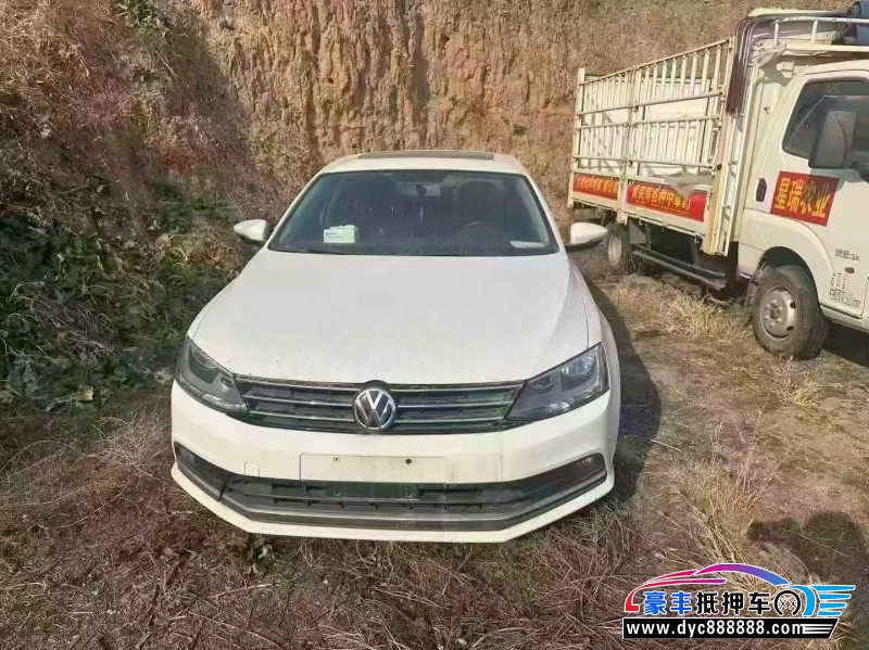 抵押车出售17年大众速腾轿车