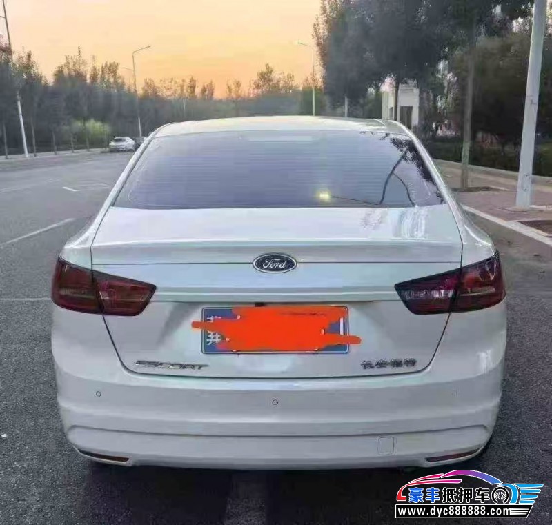 15年福特福睿斯轿车抵押车出售