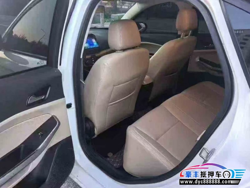 15年福特福睿斯轿车抵押车出售