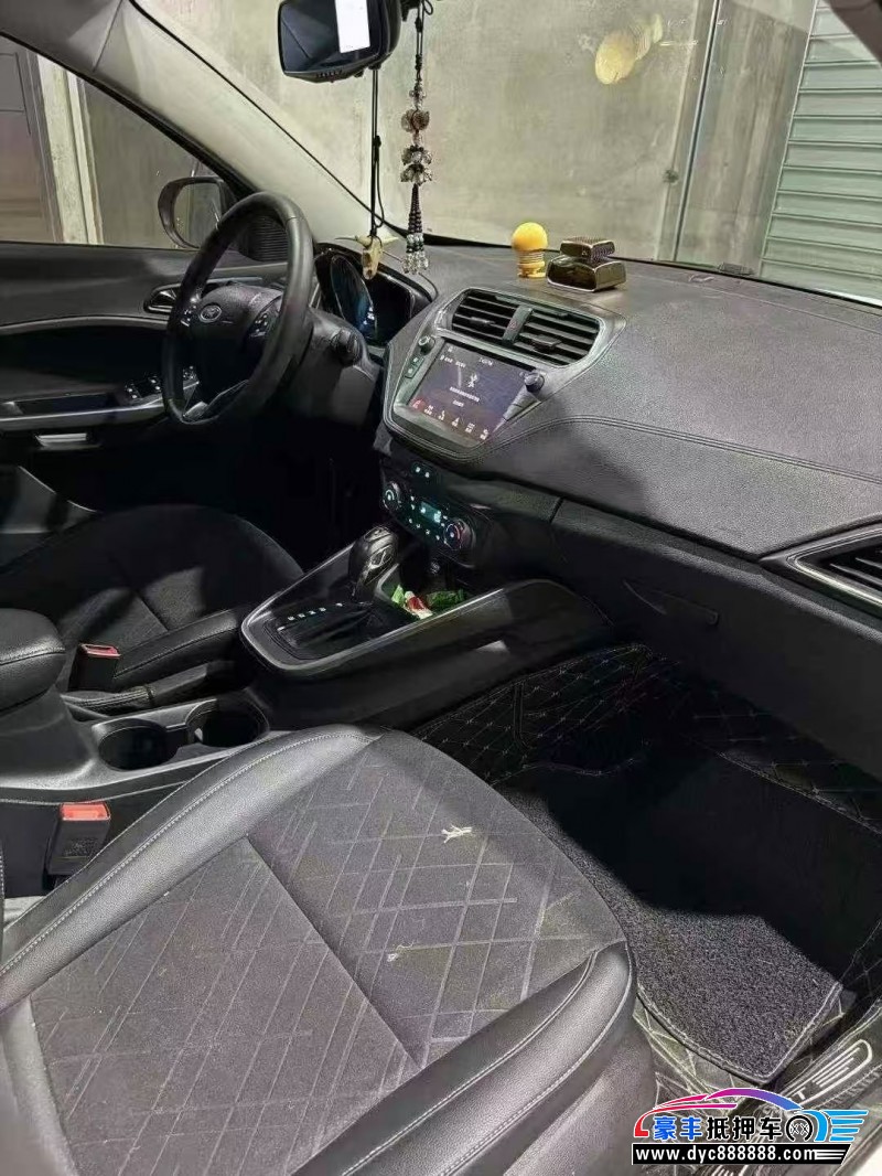 20年福特福睿斯轿车抵押车出售