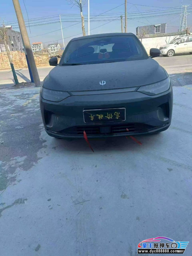 抵押车出售24年零跑C11轿车