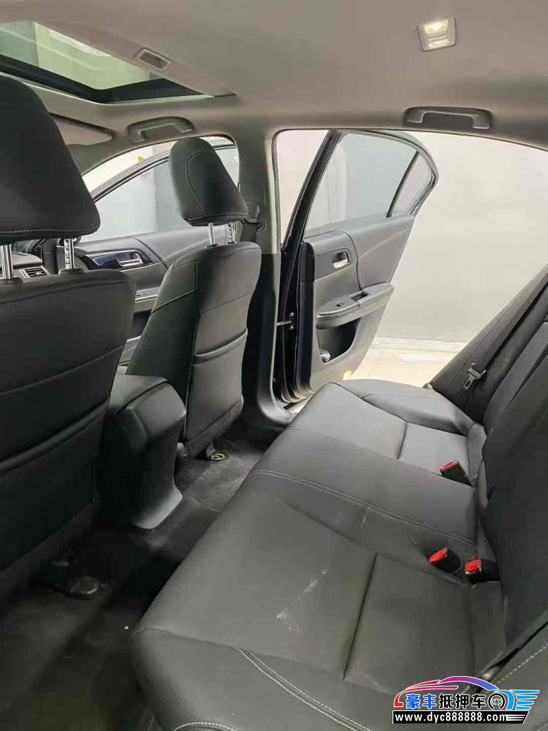 16年本田雅阁轿车抵押车出售