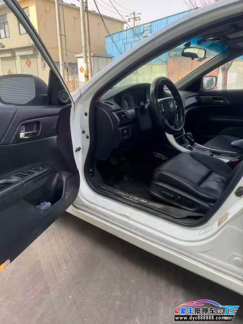 14年本田雅阁轿车抵押车出售